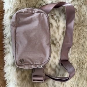 Like new lululemon Fanny pack